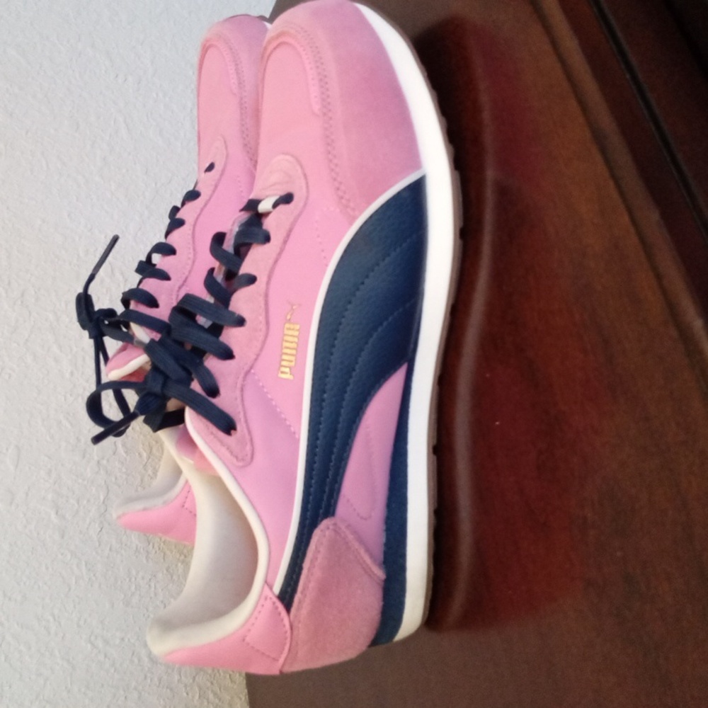 Womens 9.5 Pink Puma Tennis